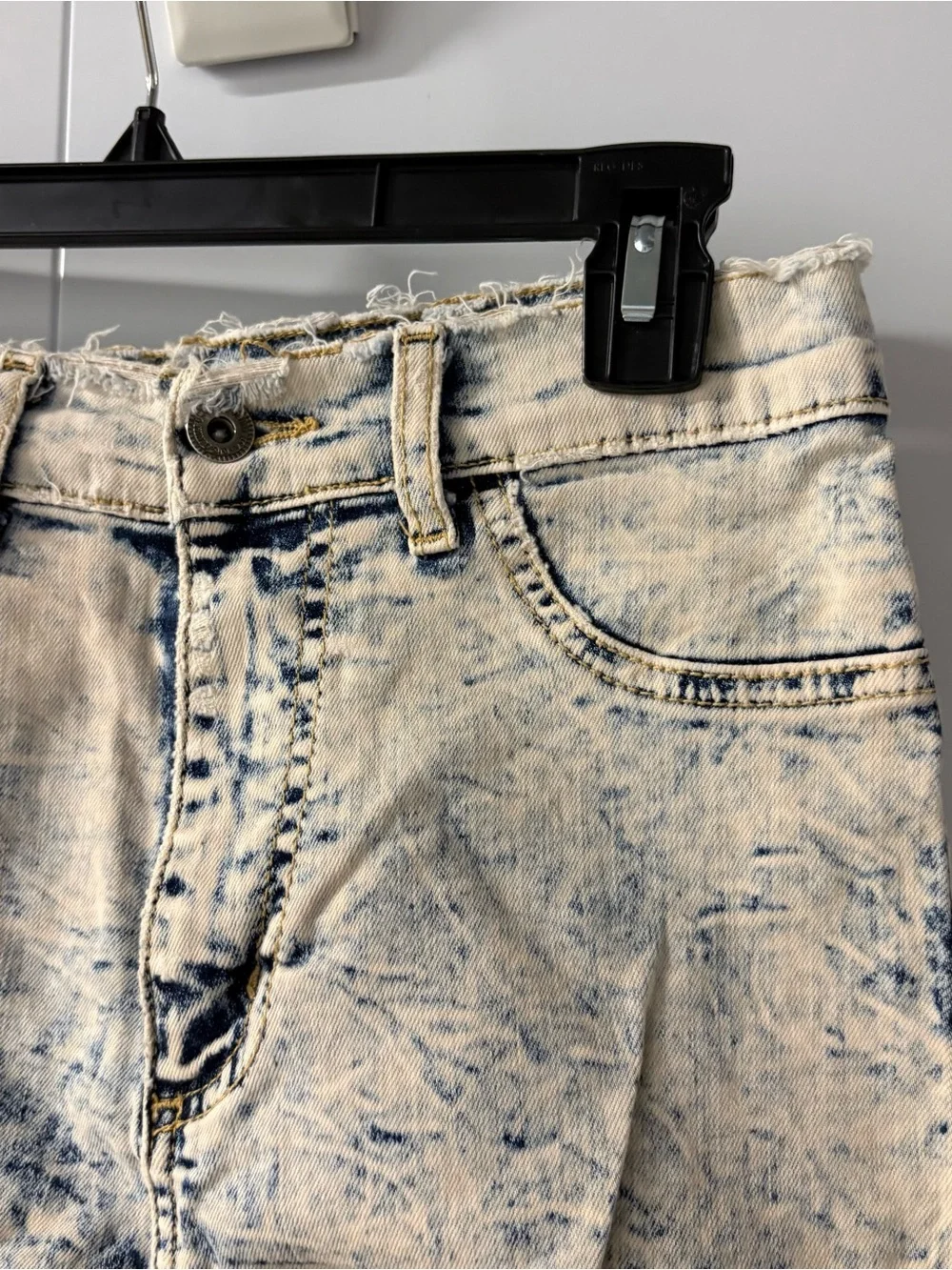 Acid Wash Frayed Hem Women's Denim Shorts - Light Blue GJG Jeans